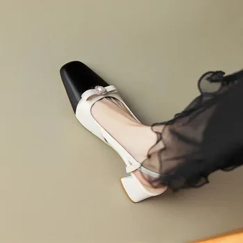 Retro Correspondência de Cores Baotou Sandálias Eram Mulheres Sapatos com Salto Grosso e Quadrado Cabeças e Temperamento Na Volta do Ar.