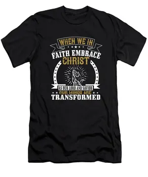 Quando estamos na fé abraçar a Cristo como nosso Senhor e Salvador das nossas mentes são transformados T-Shirt
