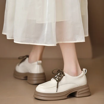 A primavera e o Outono as Mulheres Sapatos de Couro Sapatos de Moda Casual Retrô Estilo Britânico de Espessura Inferior Superficial boca Frênulo Sapatos