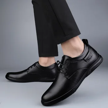 Sapatos para Homens 2023 Moda Laço dos Homens de Couro Casual Sapatos Primavera e Outono Sólido de salto Baixo e Trabalho Diário de Negócios de Sapatos